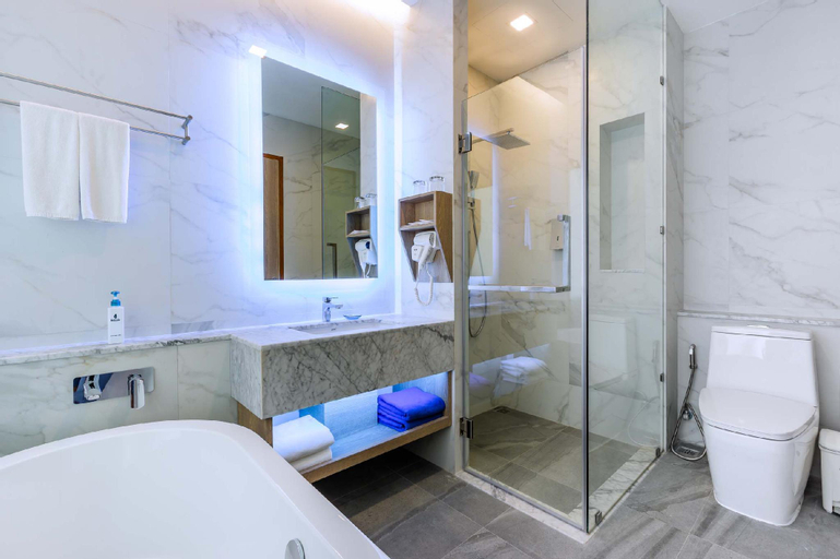 Bathroom 13