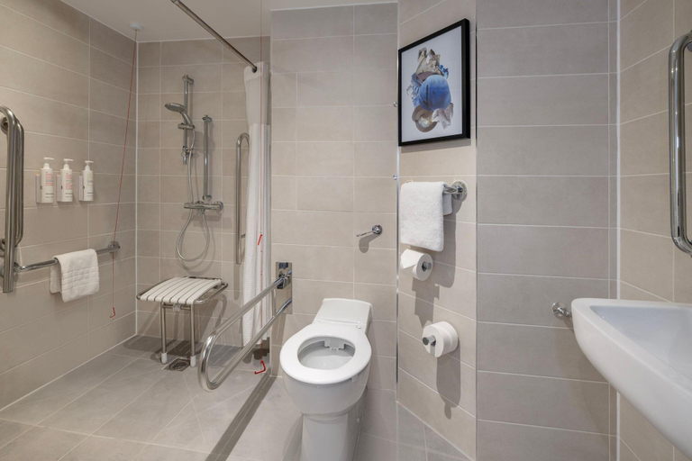 Bathroom 5, Marriott Hotel Newcastle MetroCentre, Newcastle upon Tyne