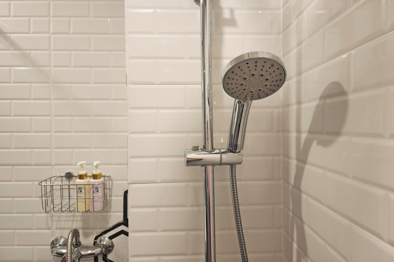Bathroom 16