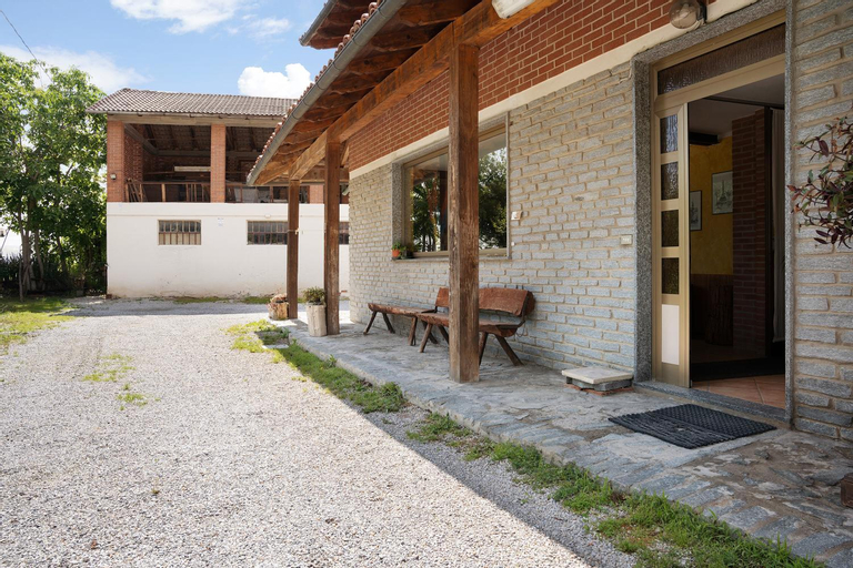 Exterior 9