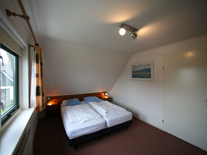 Room 5, Thatched, Attractive Villa in Julianadorp near Beach, Den Helder