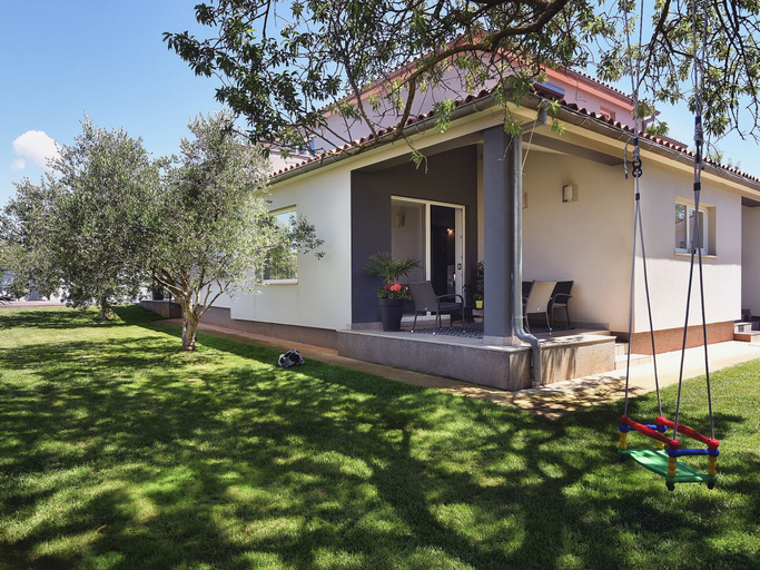 Exterior & Views 2, Villa in Pula Near Beach With Private Pool, Medulin