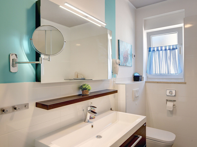 Bathroom 3, Modern Holiday Home in Novigrad With Pool, Novigrad