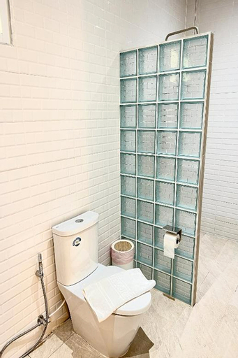 Bathroom 19