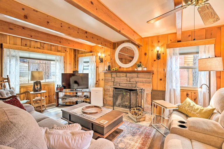 Others 5, Wrightwood Cabin with Cozy Interior!, San Bernardino