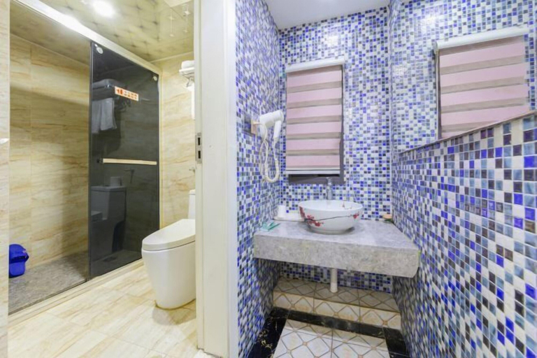 Bathroom 13