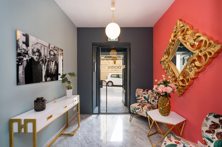 Entrance 5, Doris Suites Sliema