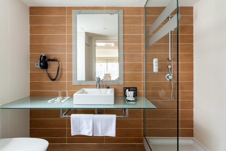 Bathroom 5, THB Lanzarote Beach, Las Palmas