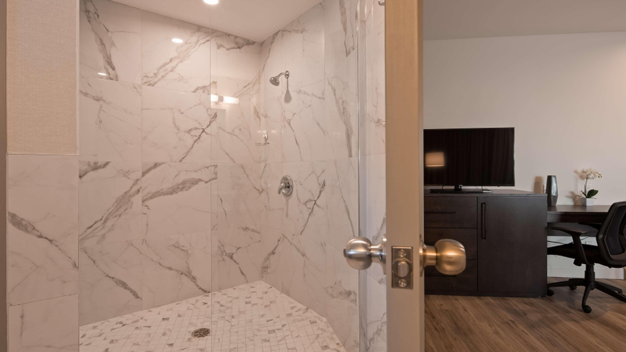 Bathroom 14