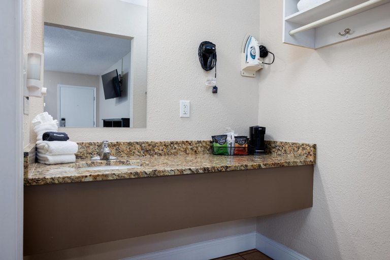 Bathroom 10