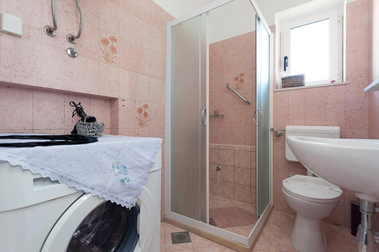 Bathroom 4, Villa Iveta - Two-Bedroom Apartment with Terrace and Sea View Niksa, Dubrovnik