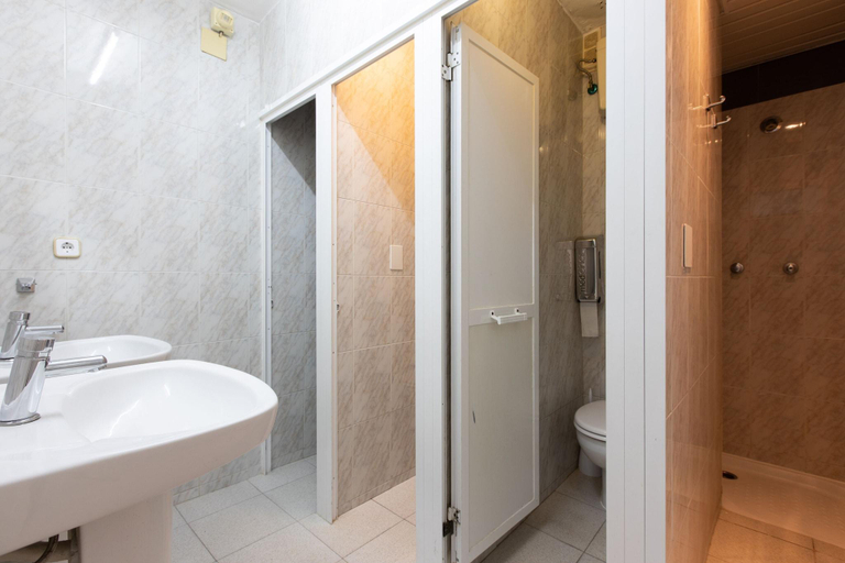 Bathroom 2, Pensión Galicia, Barcelona