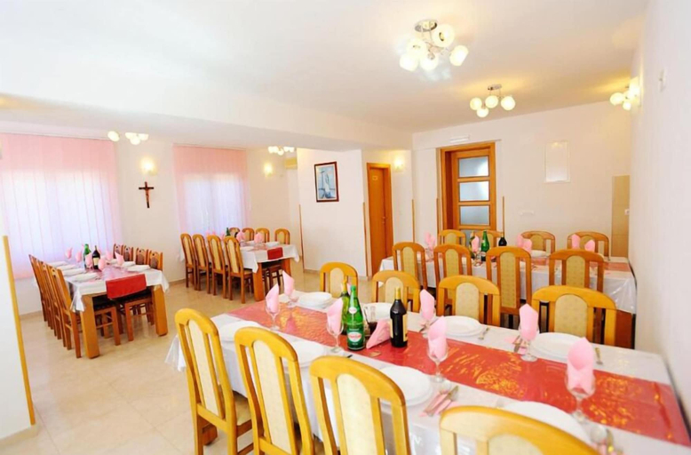 Food & Drinks 5, Mica Medjugorje, Herzegovina-Neretva