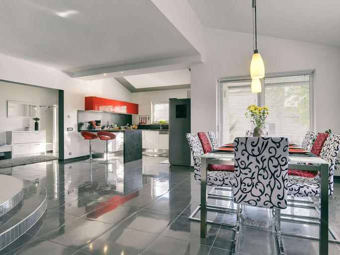 Food & Drinks 5, Villa in Pula Near Beach With Private Pool, Medulin