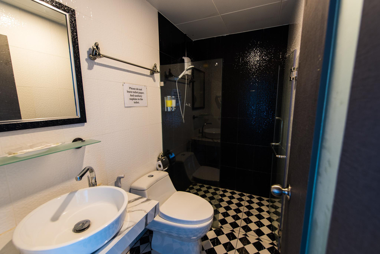 Bathroom 13