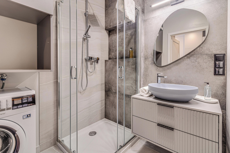 Bathroom 4, RentPlanet - Apartamenty Dmowskiego, Środa Śląska