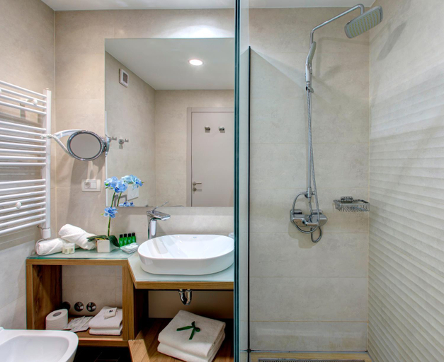 Bathroom 5, Hotel Eden, Herzegovina-Neretva
