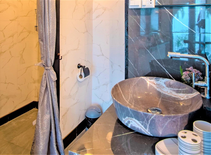 Bathroom 22