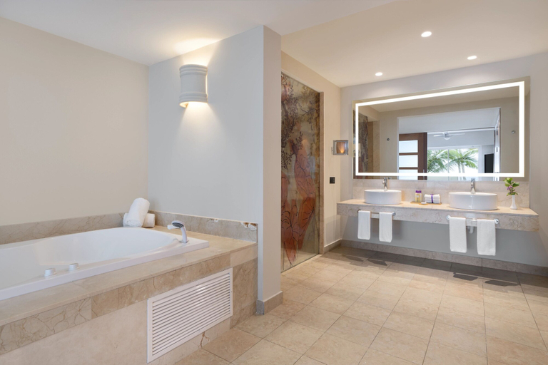 Bathroom 5, Breathless Punta Cana Resort & Spa - Adults Only - All Inclusive, Salvaleon de Higuey