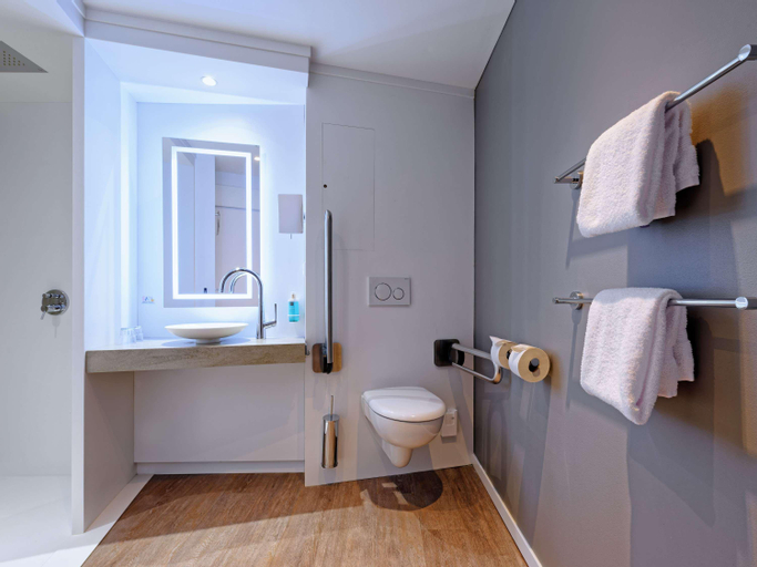 Bathroom 13
