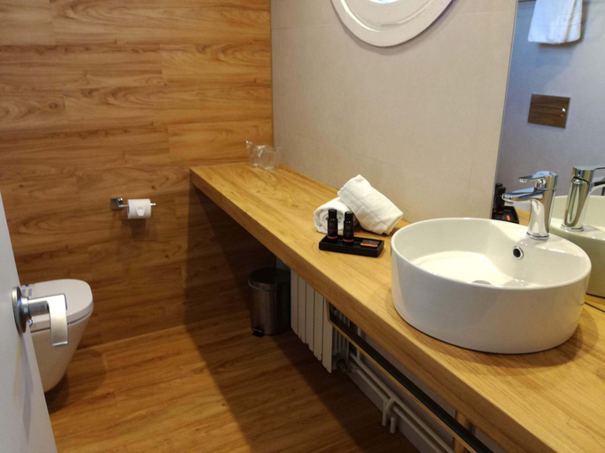 Bathroom 5, J. Balmes, Barcelona