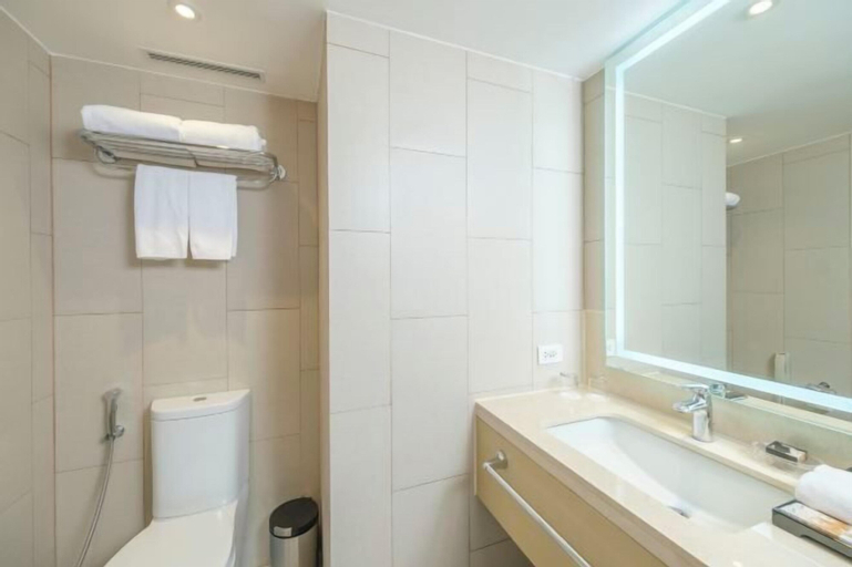 Bathroom 14