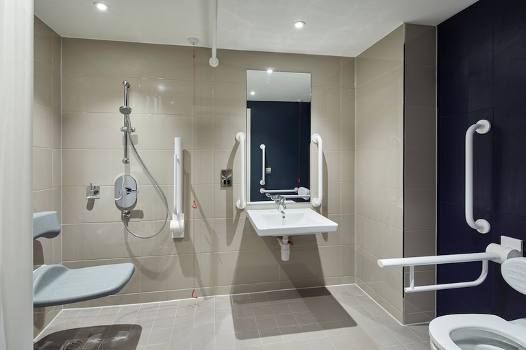 Bathroom 3, Cardiff Marriott Hotel, Cardiff