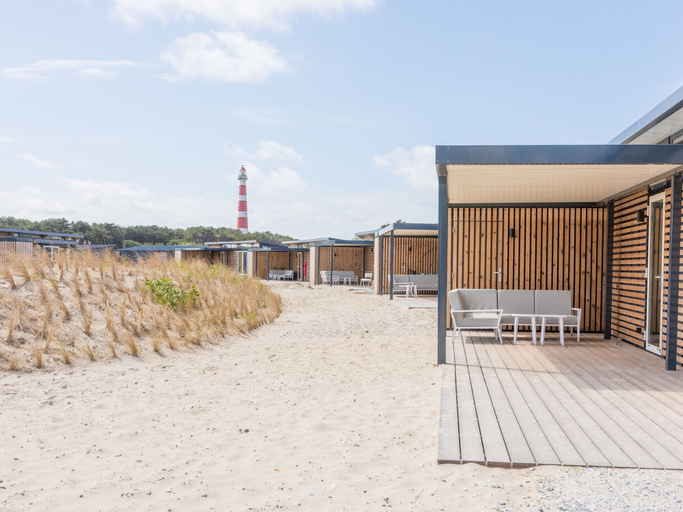 Exterior 3, Comfy Lodge with Microwave Oven near Beach, Ameland