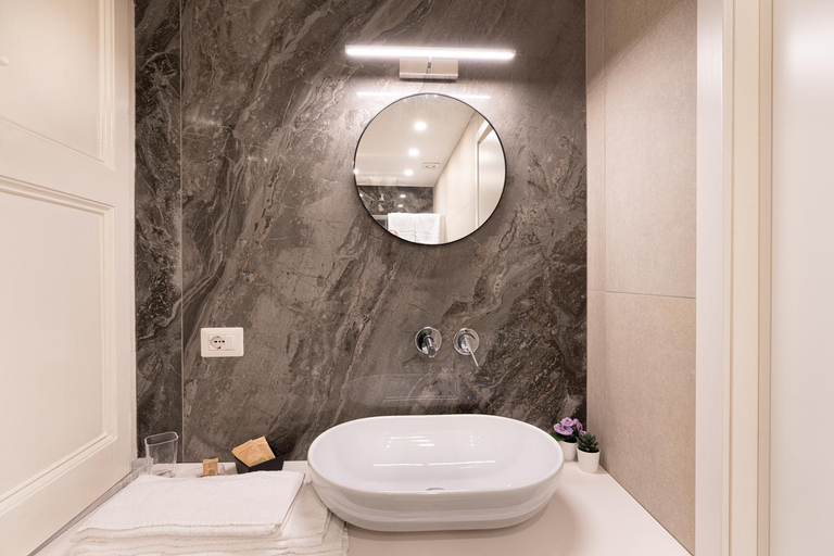 Bathroom 3, Sant'Agostino Luxury Apartments, Catania