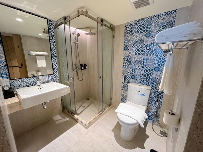 Bathroom 5, Kastel Bangkok Hotel, Din Dang