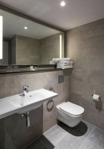 Bathroom 4, Maldron Hotel Belfast City, Belfast