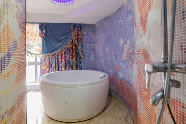 Bathroom 28
