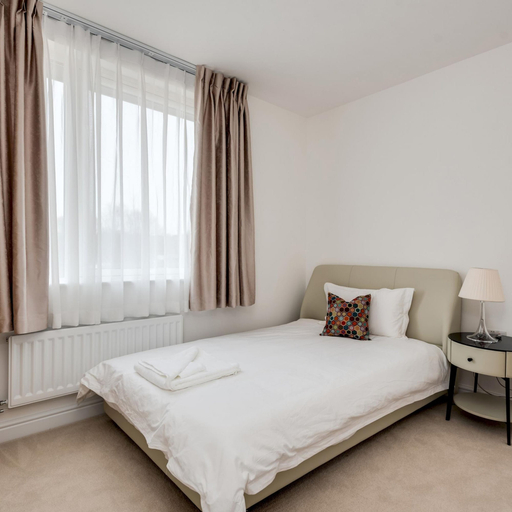 Room 3, Tranquil 4-bed Oasis Modern Chic, Oxfordshire