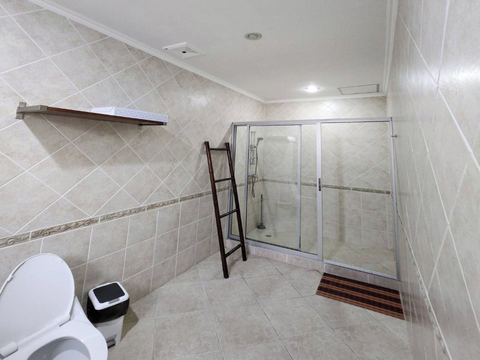 Bathroom 4, Majestic Seaside Pool Villa, Pattaya