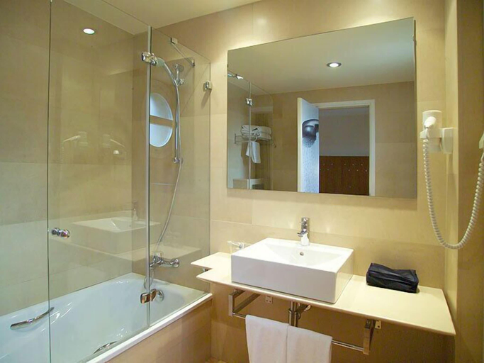 Bathroom 5, J. Balmes, Barcelona
