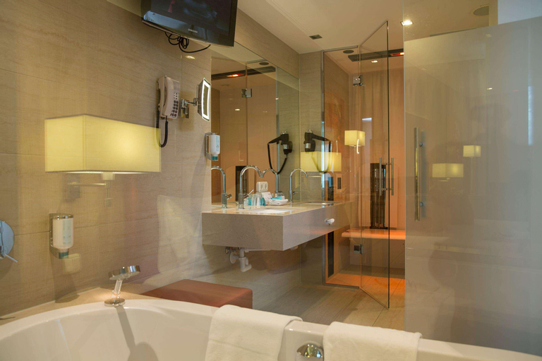 Bathroom 12