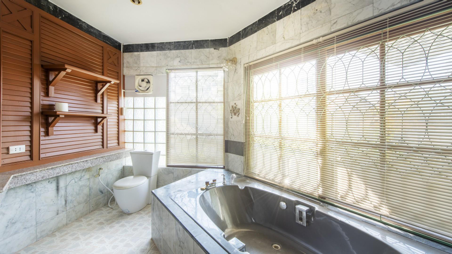 Bathroom 8