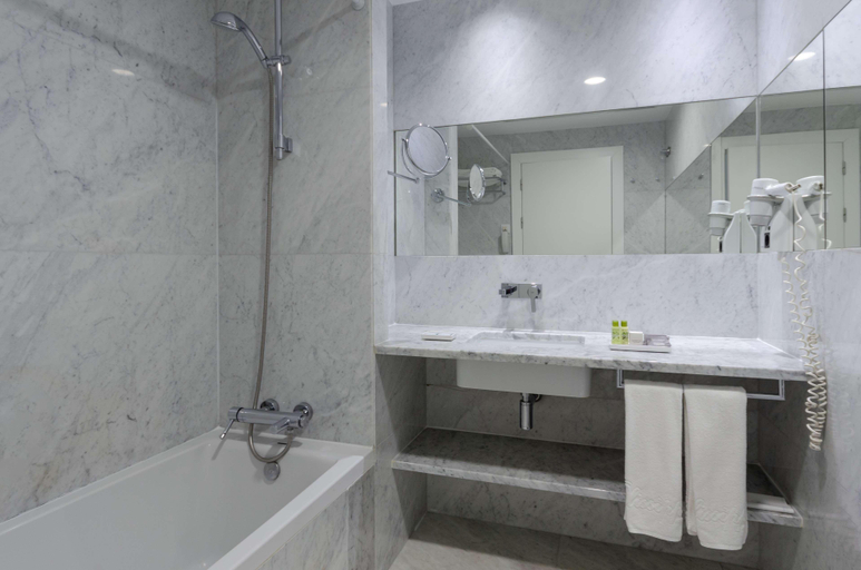 Bathroom 4, Olissippo Saldanha, Lisbon