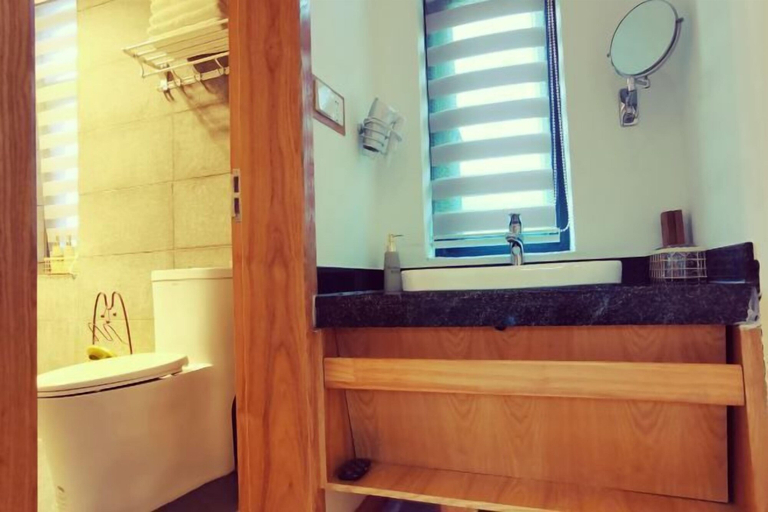 Bathroom 3, Mumu Hotel, Dali Bai