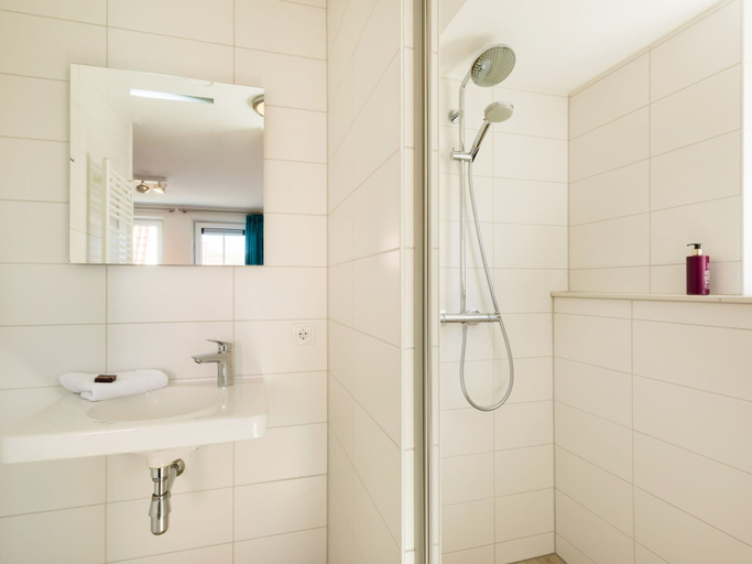 Bathroom, Villa in Dishoek Near Noordzee Beach, Veere