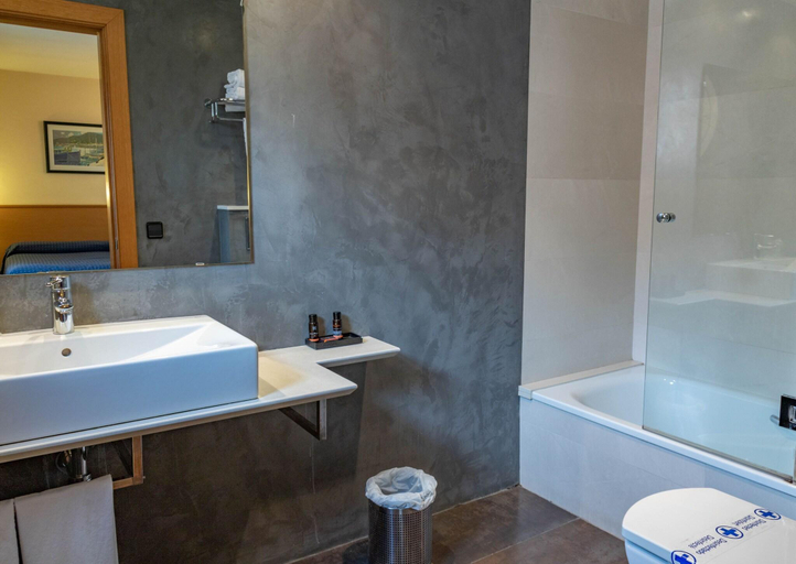 Bathroom 5, J. Balmes, Barcelona