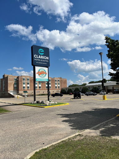 Exterior & Views 2, Clarion Hotel & Suites, Division No. 7