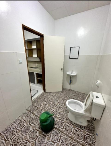 4, Linden Apartment, Biri