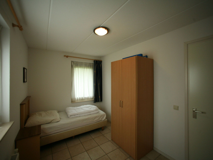 Room 4, Thatched, Attractive Villa in Julianadorp near Beach, Den Helder