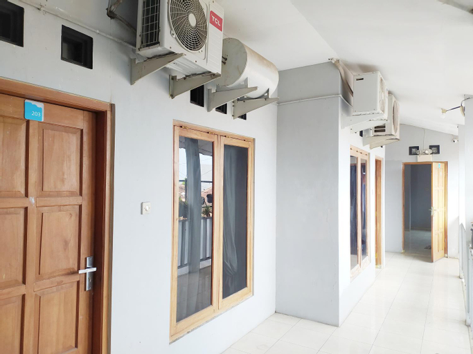 Exterior & Views 2, RedDoorz @ DeAmartaLoka Colomadu Solo, Solo