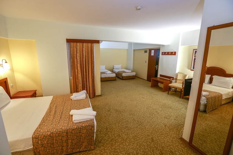 Bedroom 3, Kayhanbey Hotel, Kuşadası