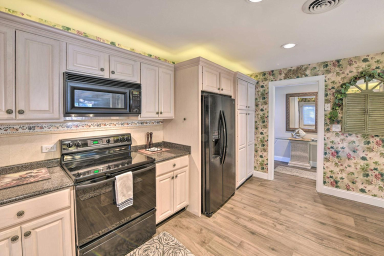 Others 5, Palmetto Dunes Villa w/ Deck & Lagoon Views!, Beaufort