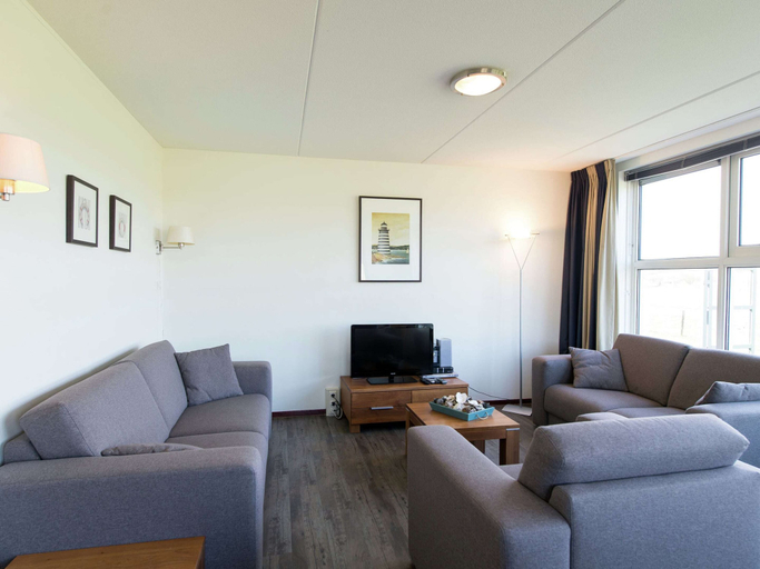 Living room 2, Thatched Villa With two Bathrooms Near the Beach, Ameland