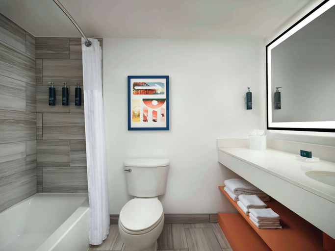 Bathroom 4, DoubleTree Resort by Hilton Myrtle Beach Oceanfront, Georgetown