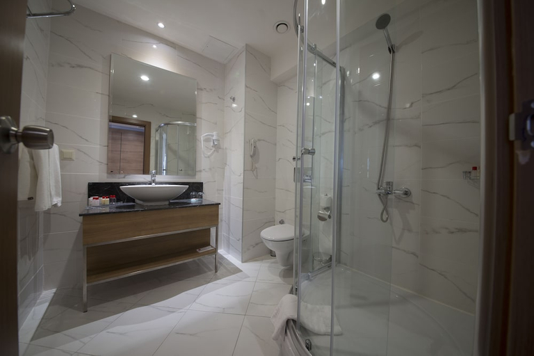 Bathroom 4, Ramada Resort by Wyndham Lara, Antalya